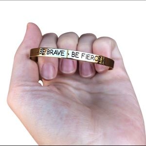 🆕 « be brave, be fierce » inspirational bangle